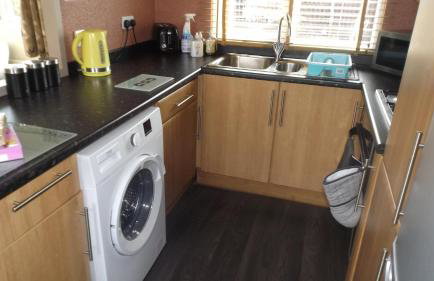 Spacious 3 Bedroom Cabin at Avonvale Holiday Lodge - Photo 32