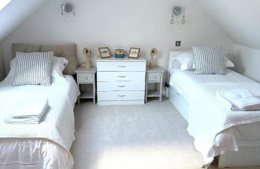 Luxury Villa with Beach Hut and Hot Tub - Photo 7