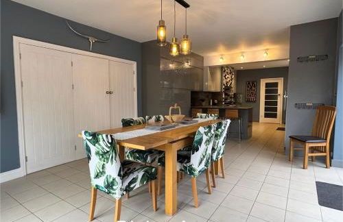 The Plum Tree - 5 luxury modern bedrooms - Photo 29