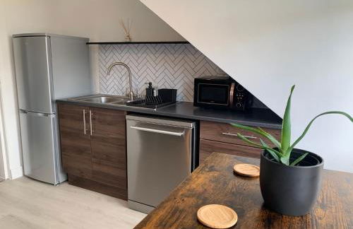 Lovely 2 Bedroom Apartment in Central Location - Photo 8