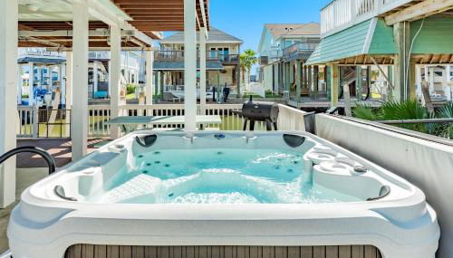 Saltwater Cowboys' Retreat - Bayfront Boat Slip & Hot Tub - Foto 2