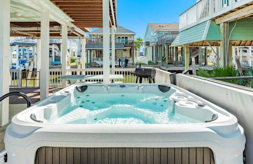 Saltwater Cowboys' Retreat - Bayfront Boat Slip & Hot Tub - Foto 2