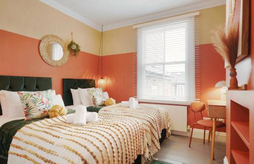 London Acton - hot tub, cinema, games & arcade - Foto 29