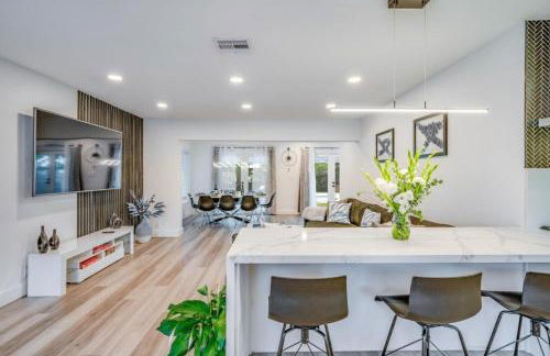 Friendly Fox Luxury Pool & Spa - Near DT & Beach home - Foto 16