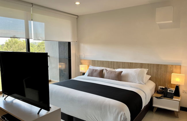 Hotel Rioverde- 5 minutos de cercanía al aeropuerto - Foto 9