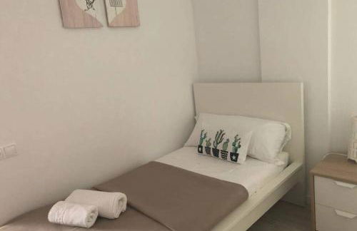 CITY CENTER BIG APARTMENT-FAMILY & FRIENDS-5 Beds - Photo 18