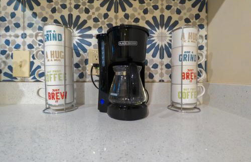 The Crestwood - 3BR Home with Parking - Near Atlanta and Stone Mountain - Photo 19