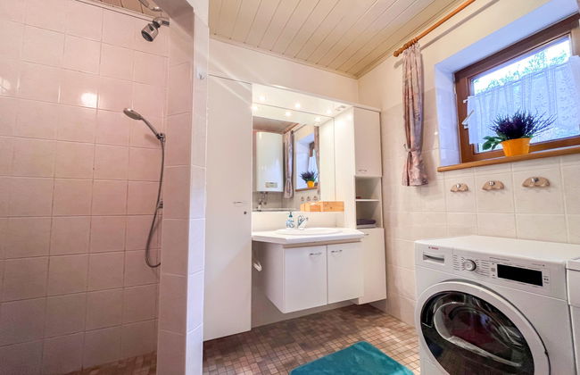 The Red Apartment - Photo 18