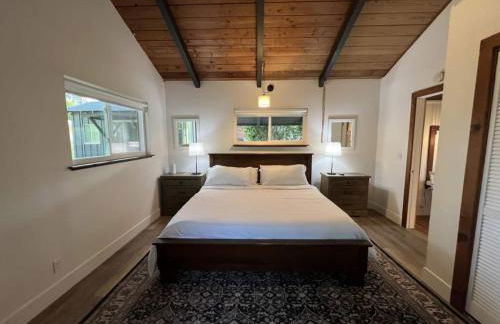 Secluded Lake Cottage with Hot Tub - Foto 8