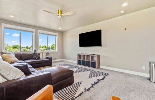 Modern 5BR Retreat with Hot Tub Cold Plunge & Park - Foto 18