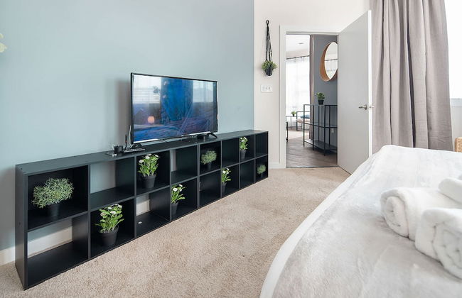 Uptown 1st Ward Corner Unit Superior 2BD Apt - Foto 17