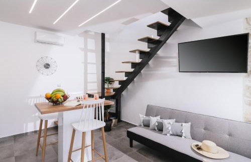 Aphrodite Luxury Accommodation - Photo 20