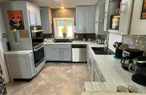 Spacious Ranch 7 min to beach/ airport Pet friend - Foto 17