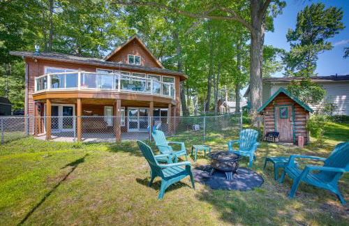Sauna and Fireplaces! Lakefront Cadillac Retreat - Foto 42