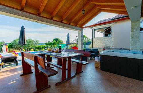 Villa Lorema-pet friendly on 5000 sqm garden,pool, jacuzzi, billiard&PS5 - Foto 8