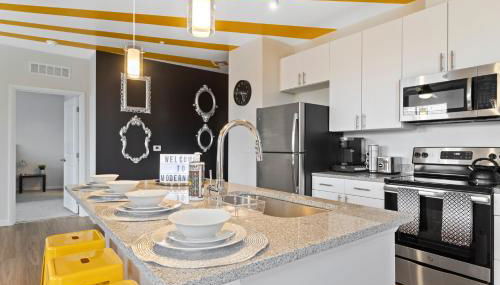 Modern Home 2BR 2BA Free Off-Street Parking & Wifi - Foto 5