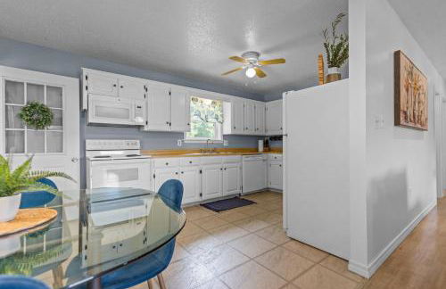 The Cottage on Abbey- Relaxing Summer Getaway in Harrison - Foto 27