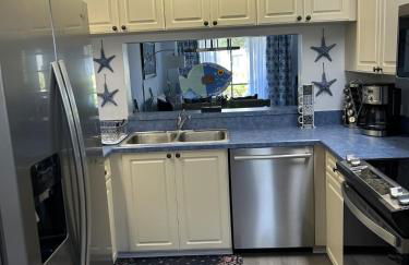 Waterview Oasis Retreat, minutes to Anna Maria Island and IMG - Photo 18