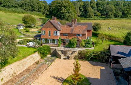 Stunning Countryside Home in Surrey by 53 Degrees Property, Ideal for Family Getaways, Private Tennis Court! - Foto 65