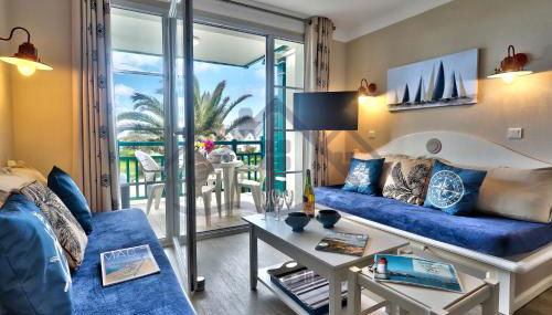 LocaLise - A18 - Appartement avec balcon - Petite vue mer à travers le palmier - Piscine de avril à septembre - Wifi inclus - Animaux admis - Draps inclus - Parking inclus - Foto 2