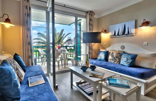 LocaLise - A18 - Appartement avec balcon - Petite vue mer à travers le palmier - Piscine de avril à septembre - Wifi inclus - Animaux admis - Draps inclus - Parking inclus - Foto 2