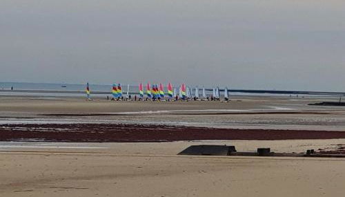 Appartement F1 mansardé à 100m de la plage, proche de Arromanches et des plages du Débarquement - Photo 3