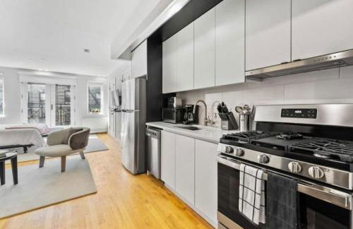 Luxe Studio with Charming Juliet Balcony - Foto 16