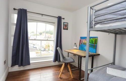 Harbourside Apartment - Photo 22