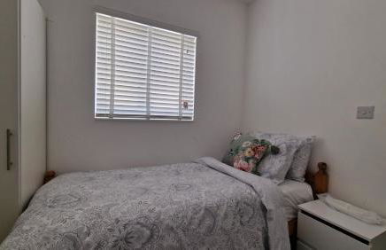 Stunning, clean, free parking home, ideal long stays - Foto 10