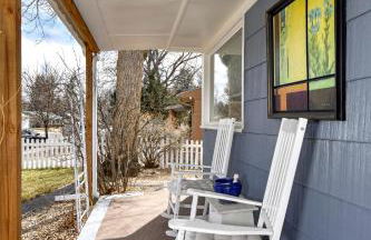 Family Perfect 4BR Home with Hot Tub, Pool Table, Fenced Yard, Cozy Fireplace, Mountain Views, Walkable Neighborhood, Near Parks, Dining, and Adventure - Foto 33