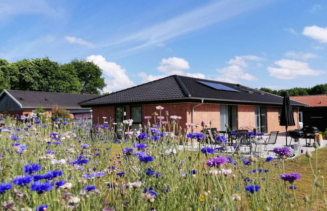 "Helmi" - 1km from the sea - Photo 1