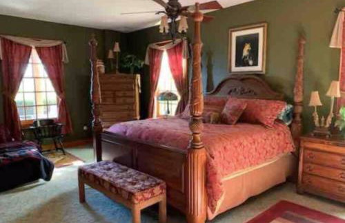 LUXURIOUS TN Mtn Lodge- Sleeps 22+, Hiking & Lake - Photo 24