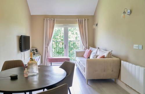 Modern Two Bedroom Wokingham Apartment, En Suite, Free WiFi, On Site Parking, Sleeps 4 - Foto 8