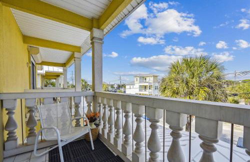 Just Beachy - 5 Bedroom Beach Front Home! Sleeps 20 Home by RedAwning - Foto 67