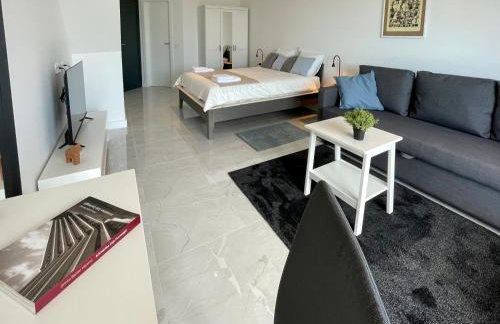 Villa Loqua, Seaview & Private Pool - Photo 18