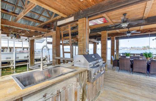 Lakefront Oscar Home with Game Room and Boat Dock! - Foto 33