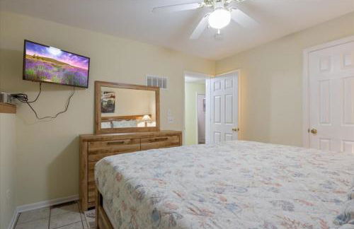 Lakefront Escape, Sunrise Views, Boat Slip & Community Dock Access - Foto 18