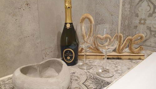 Iris Apartment with Jacuzzi - Easy City Access - Foto 5