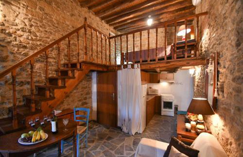 Stone house - Photo 1