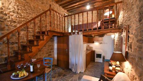 Stone house - Photo 1