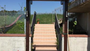 Modern villa with panoramic view - Photo 2