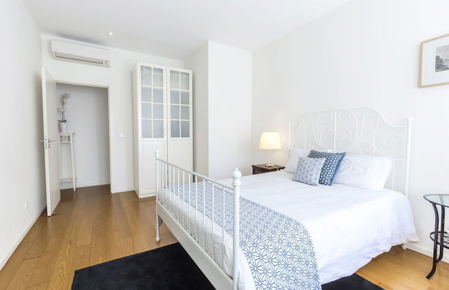 Bright 3BR Flat w/ AC in City Center by LovelyStay - Photo 11