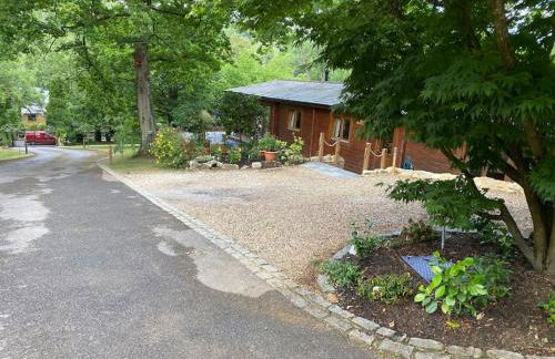 3 Bedroom Lodge Hotub pool in Horsley Surrey UK - Photo 7