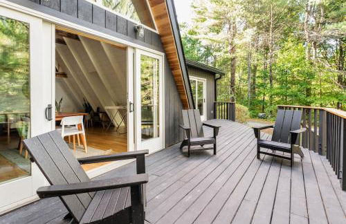 Modern A-Frame Cabin with Loft, Firepit and Grill - Foto 26