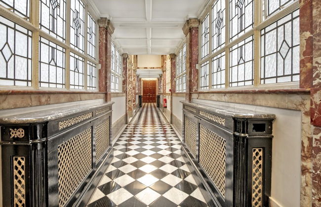 Historic Whitehall Flat in SW1 by Underthedoormat - Foto 11