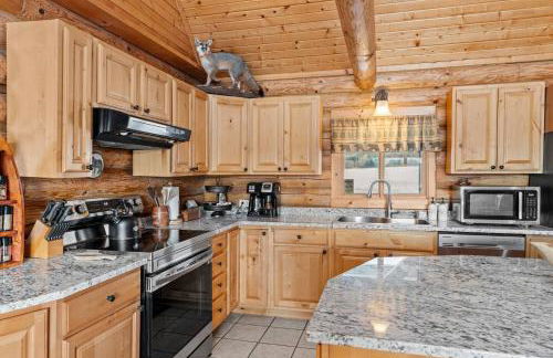Spacious 4BR Cabin • Sleeps 12 • Games •Near Dells - Foto 10