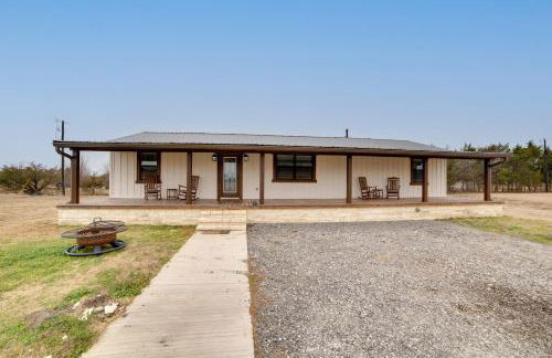 Porch and Fire Pit Ranch Retreat in Blue Ridge! - Foto 25