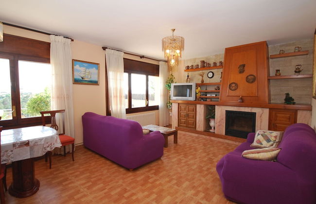 Beautiful Villa in Blanes With Private Swimming Pool - Photo 4