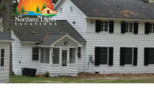 Classic Lake Home on Torch Lake - Foto 1