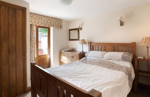 Coach House at Oaks Barn Farm Alcester with optional hire Salt water hot tub - Photo 11